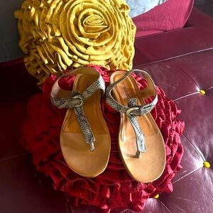 Trask Hollyn Snake Embossed
Thong Leather Women's Sandals
Gray Size 7.5 new